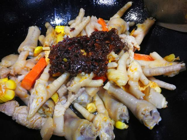 冬天别光吃饺子，20分钟出锅软耙香辣的压锅鸡脚，嘴不能停特解馋