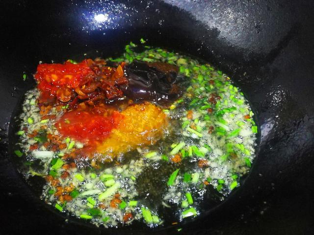 冬天别光吃饺子，20分钟出锅软耙香辣的压锅鸡脚，嘴不能停特解馋