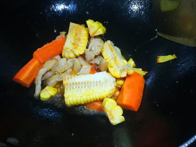 冬天别光吃饺子，20分钟出锅软耙香辣的压锅鸡脚，嘴不能停特解馋