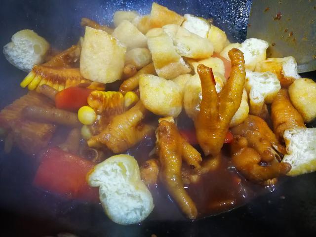 冬天别光吃饺子，20分钟出锅软耙香辣的压锅鸡脚，嘴不能停特解馋