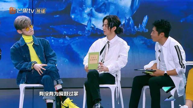 白敬亭和张一山的绯闻女友有感情戏，撒贝宁问：有没有为爱鼓过掌