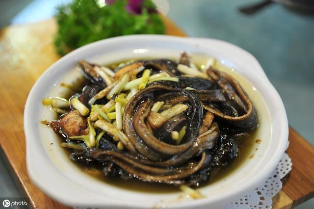 被誉为“共和国第一菜”的软兜长鱼，为何能代表淮扬菜登上国宴？
