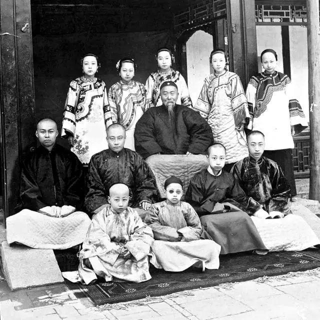 100多年前清朝女人长相揭秘，最后一张美的让我们看了也啧啧称赞