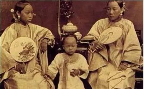 100多年前清朝女人长相揭秘，最后一张美的让我们看了也啧啧称赞
