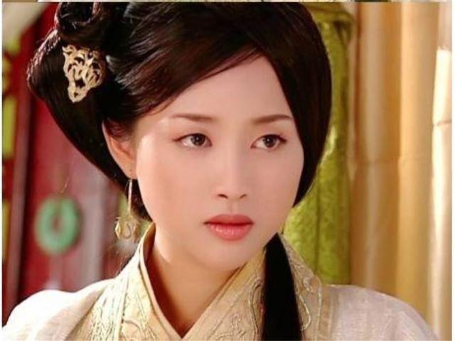 42岁“卫子夫”王灵，退圈后低调婚与圈外，今一家四口很幸福