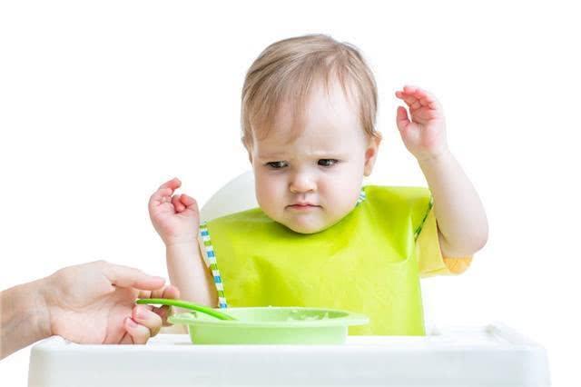 幼儿辅食喂养有原则，不同月龄宝宝添加有区别，科学养育对娃更好