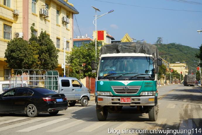 实拍：中国耿马县孟定的清水河口岸（图）