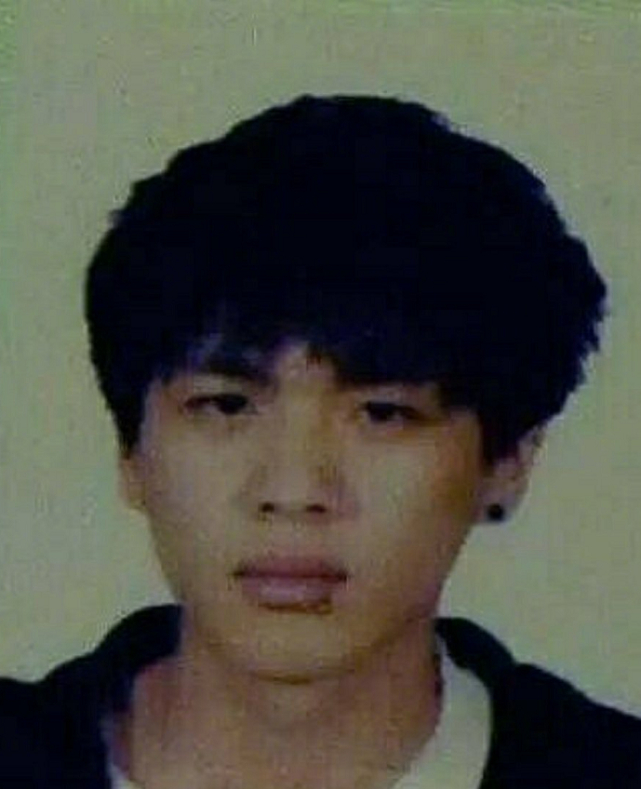 张若昀回应打过唇钉，早期旧照晒出后，原来你是这样的狂野范大人