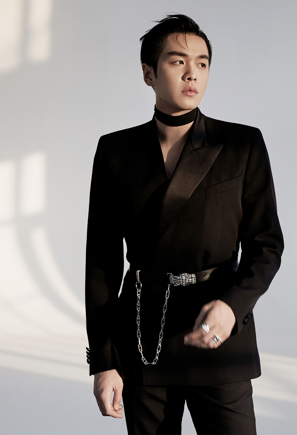 张若昀回应打过唇钉，早期旧照晒出后，原来你是这样的狂野范大人