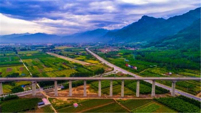 四川将开通的一条高铁，世界首条山区高速铁路，全长632.6公里
