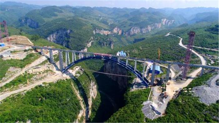 四川将开通的一条高铁，世界首条山区高速铁路，全长632.6公里