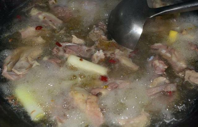炖羊肉汤时，不要直接炖！如果少了1步，羊肉膻味会非常重