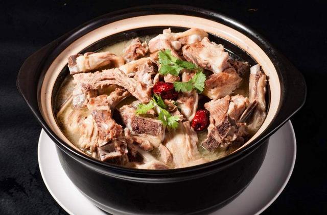 炖羊肉汤时，不要直接炖！如果少了1步，羊肉膻味会非常重