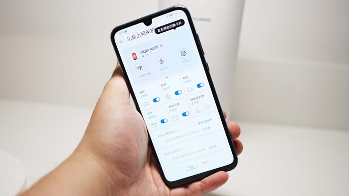 论通信只服华为！华为路由A2：安全防护+一碰联网，好用