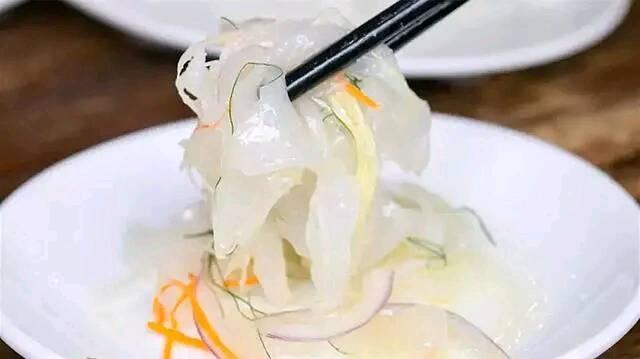 两广人的生鱼片，看着与日本刺身并不像，你更喜欢哪里的鱼生？