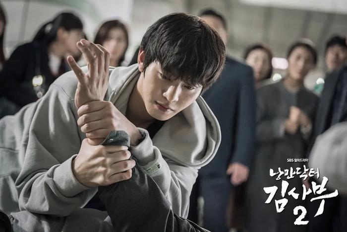 韩石圭新作，2020年第一部爆款韩剧，首播收视14.9%，同档期第一
