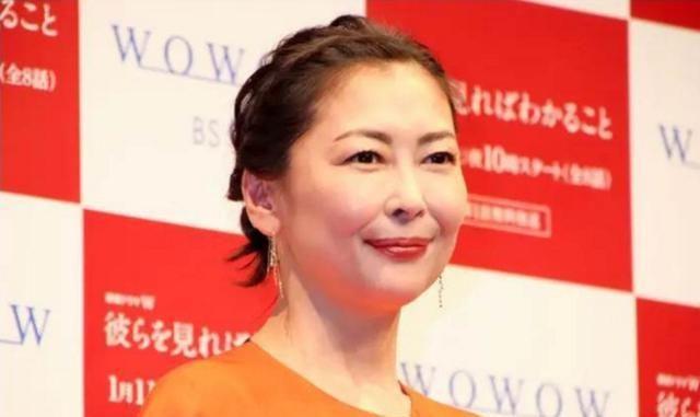 中山美穗近照颜值崩坏，面部浮肿似大妈，比同龄人李嘉欣显老