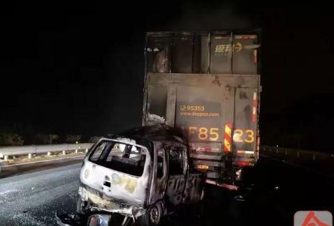 刚刚！桂柳高速高顶篷追尾大货车起火 ，司机被困车内不幸身亡