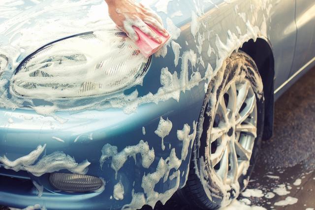 洗车养护有技巧，洗的太勤伤车漆，谨慎抛光
