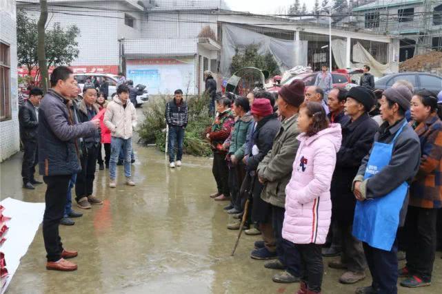 大方阳光妇产医院到牛场乡以朵村进行爱心公益慰问