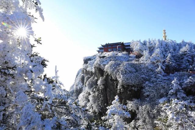 一下雪，这座山就美成了人间仙境