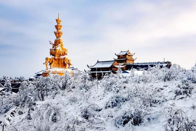 一下雪，这座山就美成了人间仙境