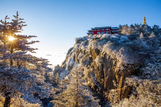 一下雪，这座山就美成了人间仙境