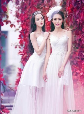 迪丽热巴与黄梦莹15年杂志大片，穿白婚纱新娘的她俩，最美姐妹花