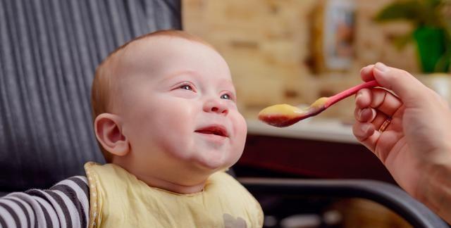 七个月的宝宝要如何喂养？怎样安排每天的食量