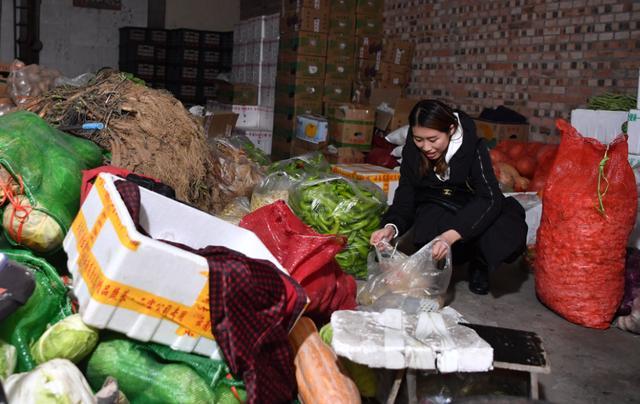 陕西贫困山区的单身妈妈做AI训练师 做女儿的“爱豆”
