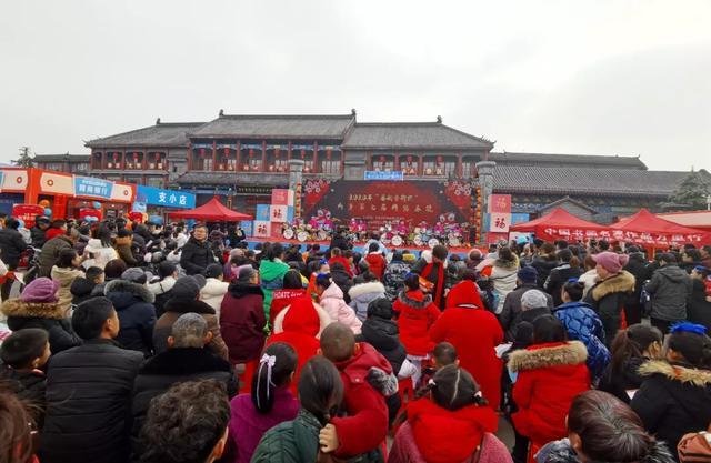 内乡县首届网红年货节第四天：网红集市寻年味