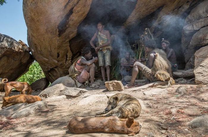全球唯一的“哑巴部落”，5万人丧失语言能力，喜欢生吃毒蛇