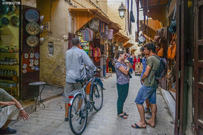 摩洛哥最古老的城市，近万条街巷如迷宫，游客被“转晕”却很享受
