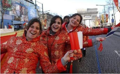 中国春节风靡全球，20亿人共度春节，春节是中国的，更是世界的