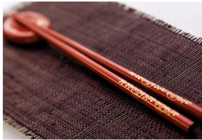 这回是中国！环保少女呼吁中国人禁用筷子改用刀叉，真有依据吗？