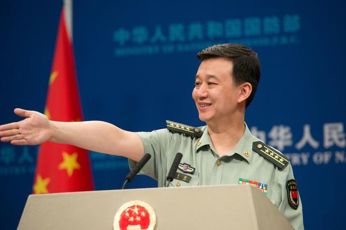 中国国防部长和解放军总参谋长哪个级别高？