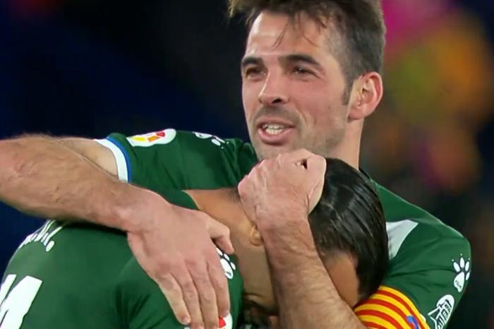 硬气！西班牙人拿3分后疯狂庆祝，唯一坏消息：中国球迷白熬夜了