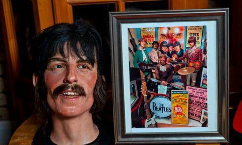 国外收藏者打算出售披头士乐队成员蜡像