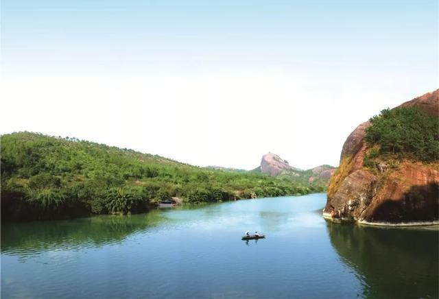 赣闽粤媒体走进寻乌青龙岩旅游度假区，探寻灵石温泉的独特魅力