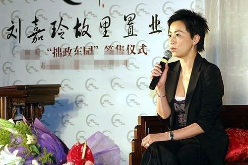 刘嘉玲晒苏州园林拍的写真，网友却曝内幕，她早卖了苏州亿万豪宅