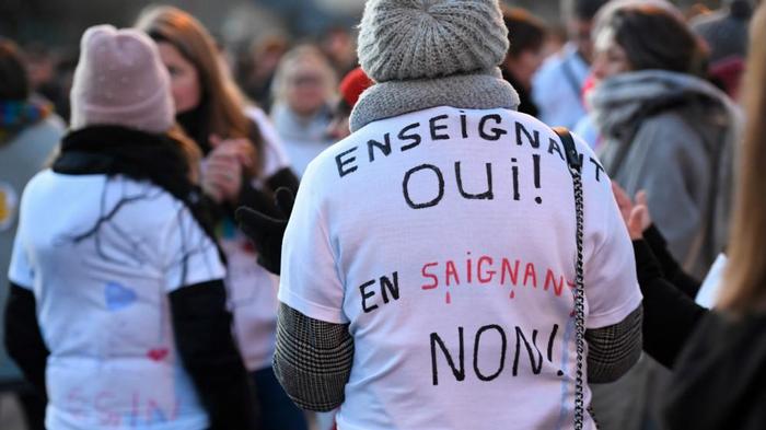 法国“新高考”首轮开考 部分教职工封校抗议改革