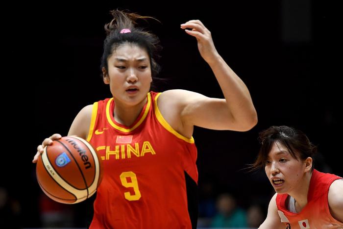 中国女篮狂胜对方，网友调侃女版梦之队诞生啦！
