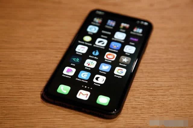 iPhone上的深色模式好用吗？为何不少果粉都比较喜欢