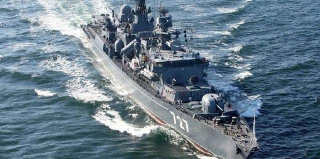 俄叙联军大动作，7战舰冒黑烟集体出港，2千士兵荷枪实弹列阵突击