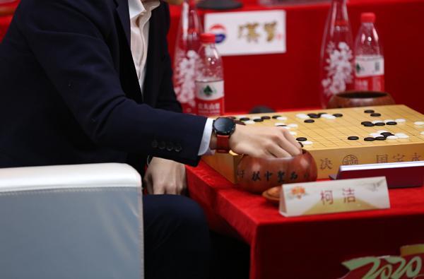 新春围棋争霸赛柯洁告负，朴廷桓蝉联贺岁杯三连贯