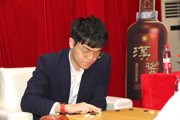 新春围棋争霸赛柯洁告负，朴廷桓蝉联贺岁杯三连贯