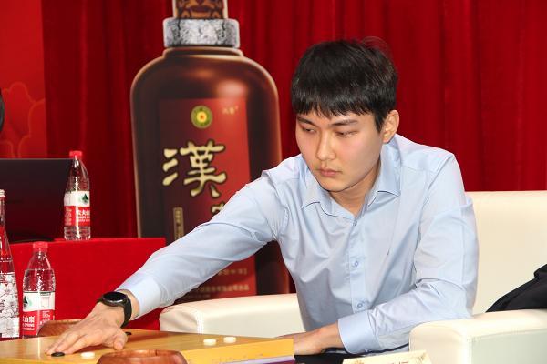 新春围棋争霸赛柯洁告负，朴廷桓蝉联贺岁杯三连贯