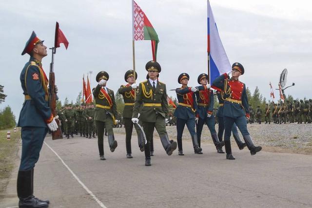 俄罗斯与乌克兰交恶，与白俄军事合作密切，大型军演铸就联盟盾牌