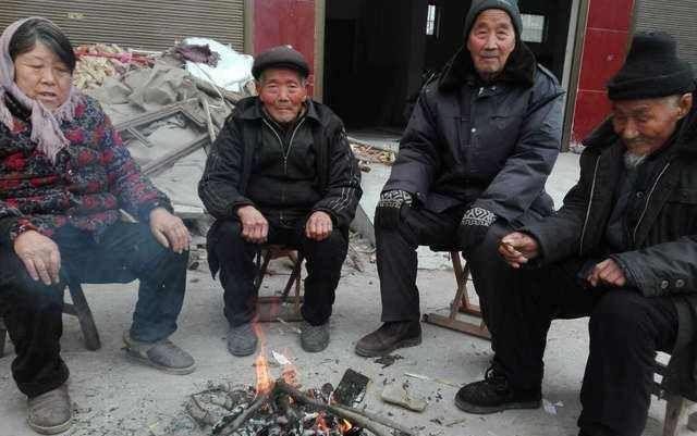 农村过年，除夕时候放鞭炮，还要烤火，为啥要烤火呢