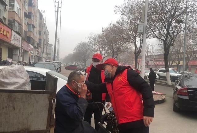 濮阳市第二实验小学开展“送口罩、献爱心”志愿服务活动